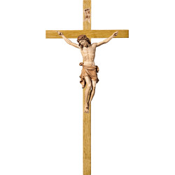Cristo Pisa en cruz de roble